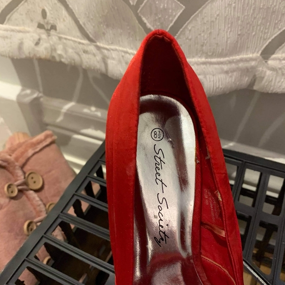 Shoes - Picture 3 of 3